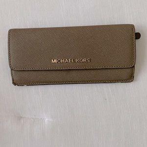 Michael Kors ‘Jet Set’ travel wallet